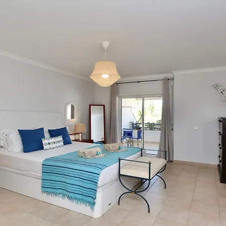 Apartment Mediterraneo 2ºb - Cd 318, Cleverdetails - Sleeps 2 Adults And 1 Child *