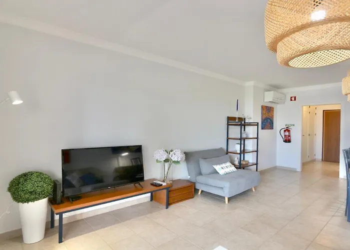 Апартаменты Mediterraneo 2ºb - Cd 318, Cleverdetails - Sleeps 2 Adults And 1 Child *