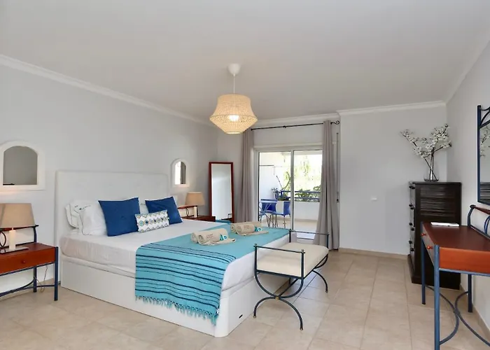 Апартаменты Mediterraneo 2ºb - Cd 318, Cleverdetails - Sleeps 2 Adults And 1 Child *